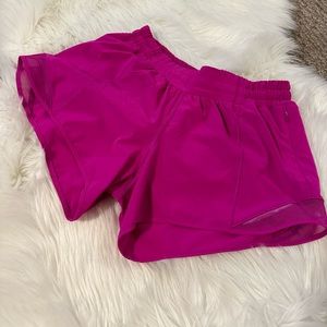 lululemon purple highlight hotty hot low rise short 4” size 6